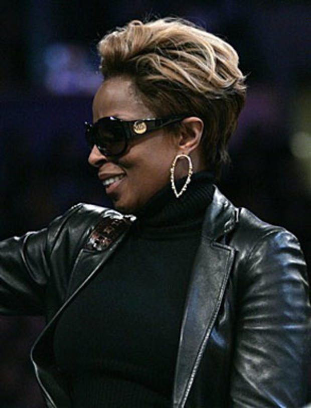 Mary J. Blige Cheers Lakers 