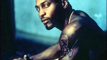 Rythmn and Blues artist D'Angelo poses in this Sept. 1999 photograph released by Virgin Records in New York City, Friday, March 17, 2000. 