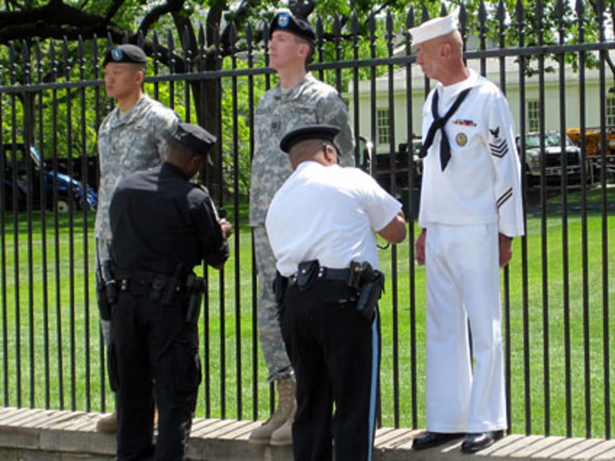 Dan Choi Other Gay Rights Protesters Arrested After Chaining Selves To White House Fence Cbs News