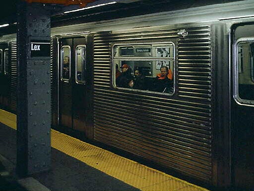 08-subway-car.jpg 