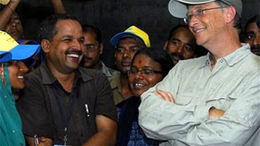 Microsoft co-founder Bill Gates, right, interacts with community workers at Guleria village in Aulali, Khagaria District of Bihar state Wednesday, May 12, 2010. Gates, whose philanthropic foundation has committed nearly $1 billion for health and developme 