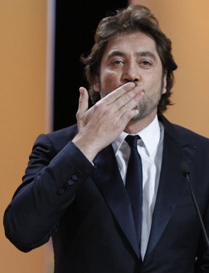 Bardem_blows_kiss.jpg 