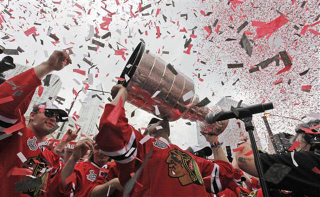 Jun 11, 2010 - Chicago, Illinois, U.S. - Fan carries fake Stanley cup on  Wacker Drive. Parade on Michigan Avenue to celebrate the Stanley Cup 2010  championship win of the Chicago Blackhawks