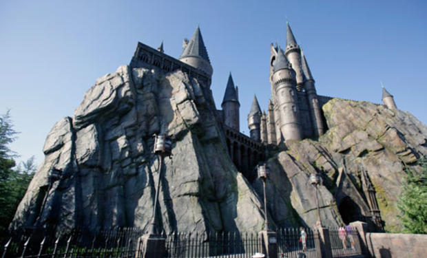Universal-Harry-Potter-Hogwarts.jpg 