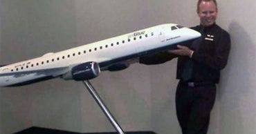 Tweeting Passenger on Slater: Funny Way to Quit - CBS News