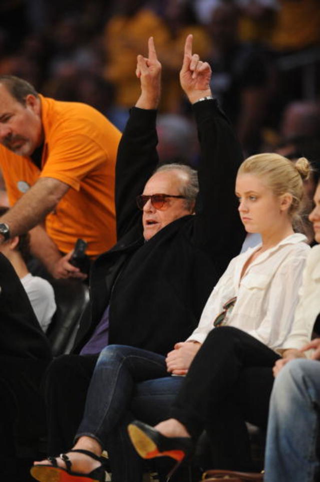 Recluse' Jack Nicholson back at Lakers game in star-studded crowd