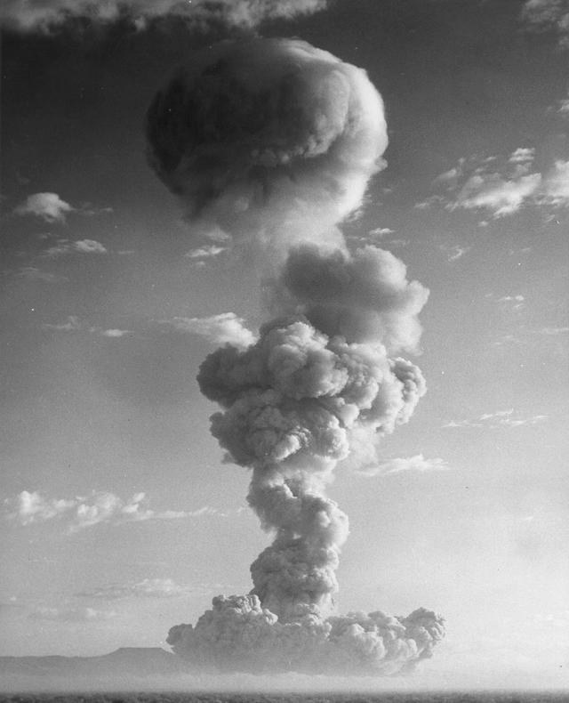 1957 Atomic Weapon Blast NEVADA Nuclear Bomb Plumbbob STOKES Blimp Crash PHOTO 