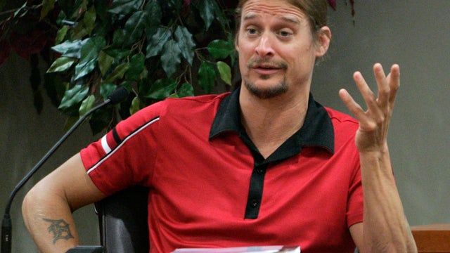 Robert James Ritchie, also known as Kid Rock, testifies, Thursday, Sept. 16, 2010, in a civil trial in Decatur, Ga., which a man claims Ritchie and members of his entourage beat him during an early-morning fight at a Waffle House in October 2007. (AP Phot 