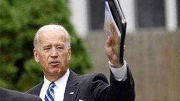 Vice President Joe Biden waves after speaking in the living room of Lorrie and Robert Cochran in Manchester, N.H., Monday, Sept. 27,2010. (AP Photo/Thomas Roy, Pool) 