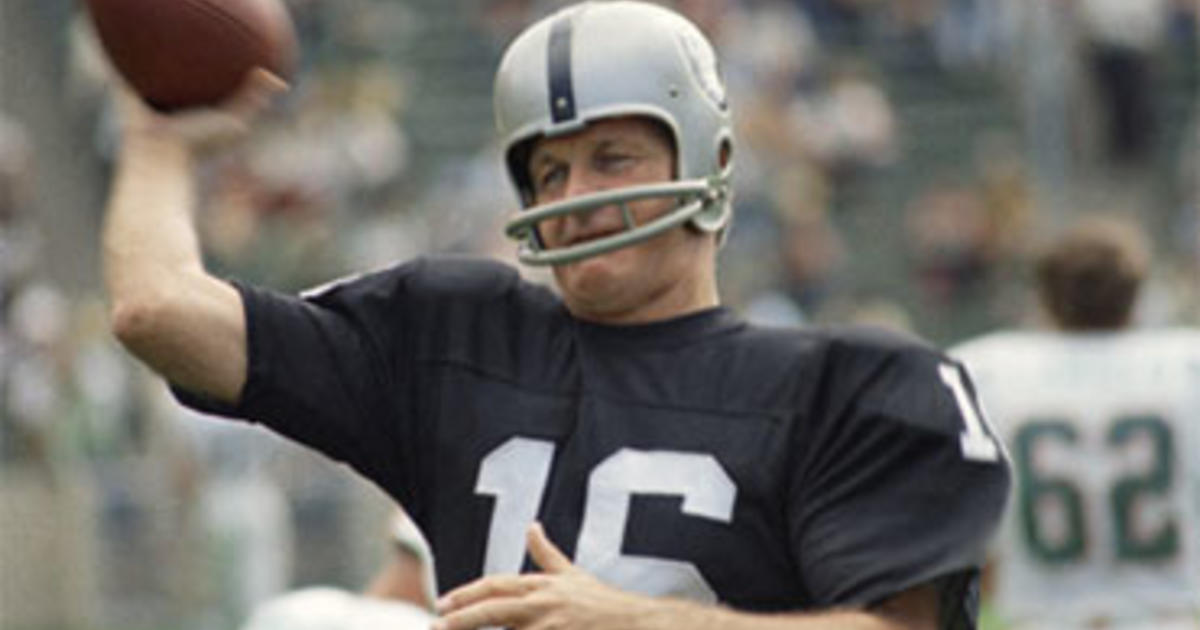 Hall of Fame NFL Quarterback George Blanda Dies - CBS News