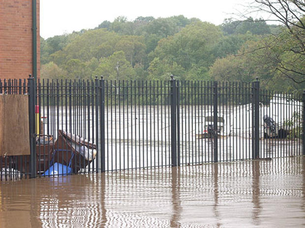 schuylkill-river-floods-parking-lot-on-boathouse-row.jpg 