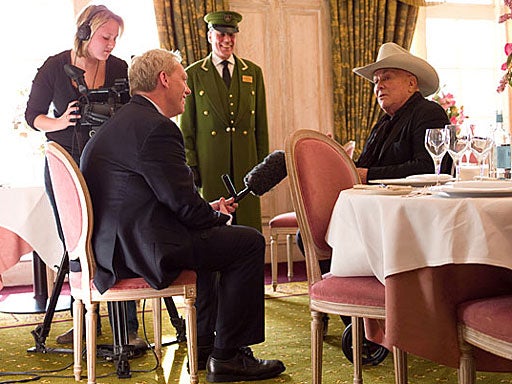 Neil Sean conducting his last interview with actor Tony Curtis in London. (Neil Sean) 