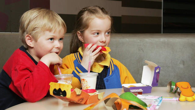 kids_eating_71737746.jpg 