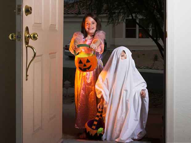 long-ghost-costume.jpg 