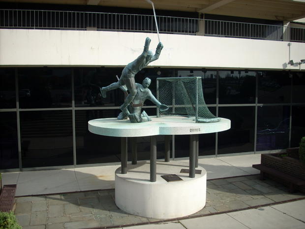 Statue of Gary Dornhoefer and goalie Cesare Maniago outside the Spectrum 