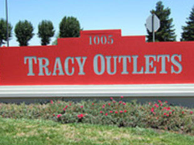 Tracy Outlets 