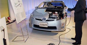 Toyota Plugin Hybrid Coming to U.S. CBS News