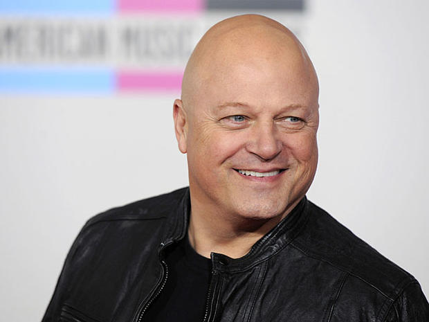 Michael Chiklis arrives at the 38th Annual American Music Awards on Sunday, Nov. 21, 2010 in Los Angeles. (AP Photo/Chris Pizzello) 