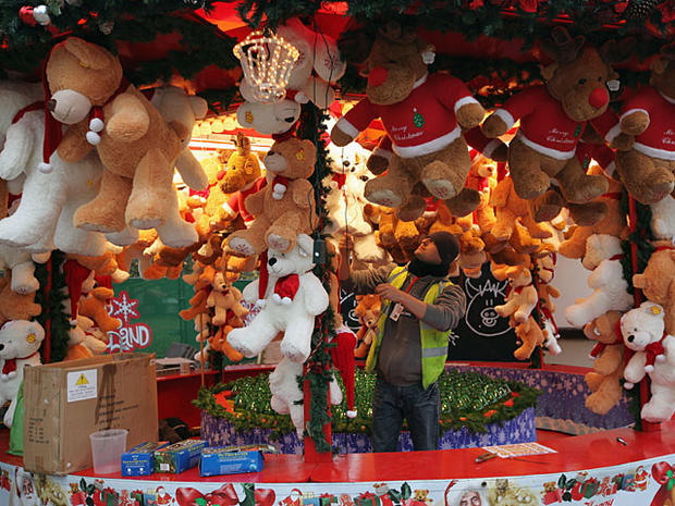 LONDON, ENGLAND - NOVEMBER 17: A man puts finishing touches to his Christmas themed stall at the Winter Wonderland attraction in Hyde Park on November 17, 2010 in London, England. The festive event is held annually in Hyde Park and features an ice rink, f 