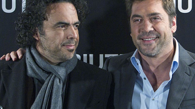Mexican film director Alejandro Gonzalez Inarritu, left and Spanish actor Javier Bardem pose during a photo call for the movie Biutiful in Madrid Monday Nov. 29, 2010. (AP Photo/Paul White) 