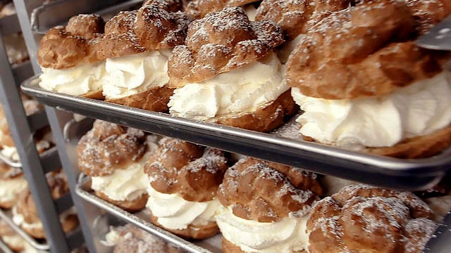 NM Clerk Foils Robbery With Package Of Pastries 