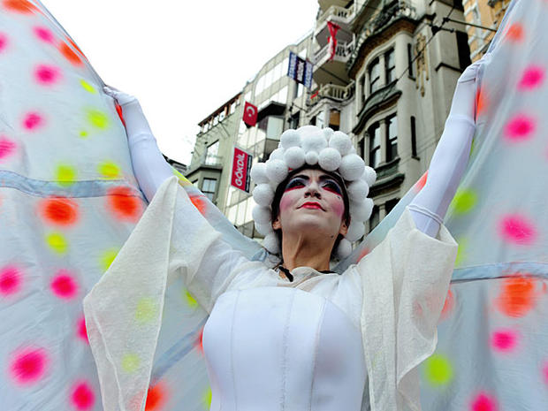 Turkish activist performs on December 1, 2010 during a World AIDS Day rally in the center of Istanbul. A top UN expert said on November 30 that complacency among young people is causing a new surge of the AIDS epidemic in the United States and European na 