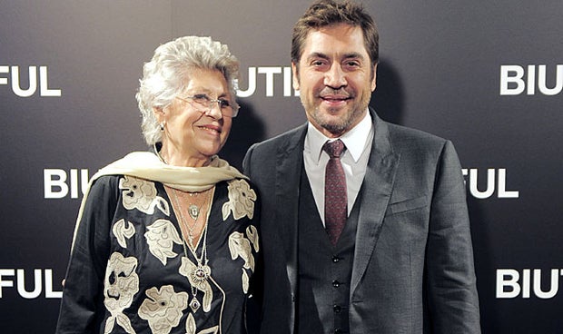 004-bardem-and-mom.jpg 