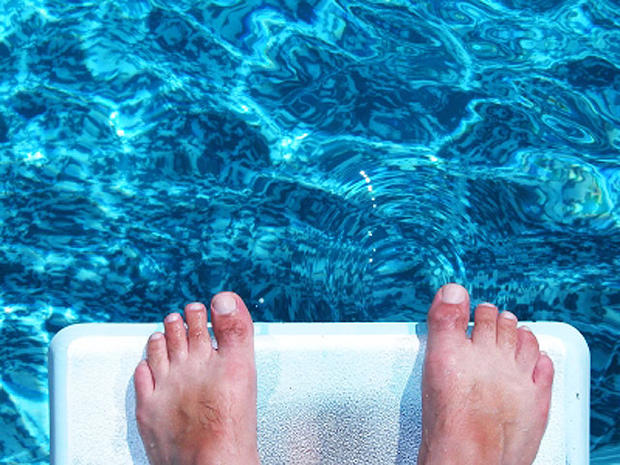 swimming, pool, toes, feet, istockphoto, 4x3 