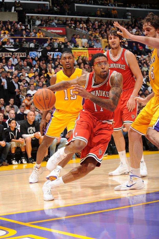 Milwaukee Bucks v Los Angeles Lakers 