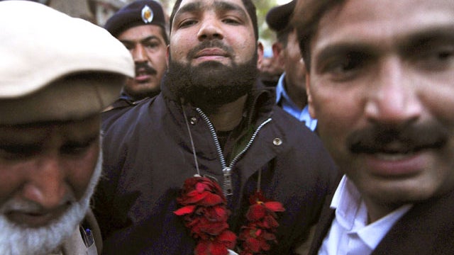 pakistan-qadri-murderer.jpg 