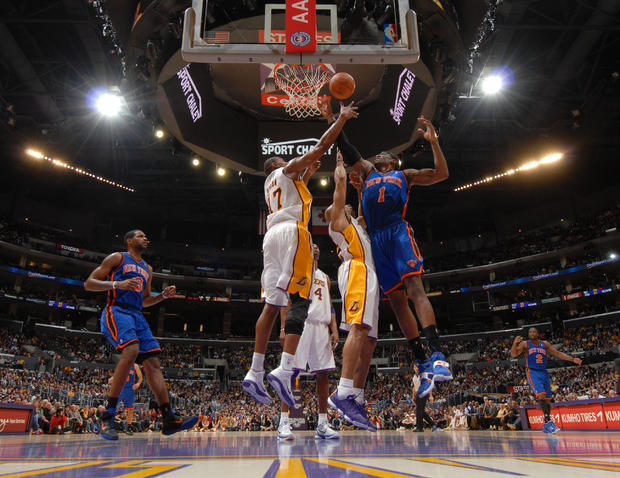 New York Knicks v Los Angeles Lakers - Andrew Bynum 