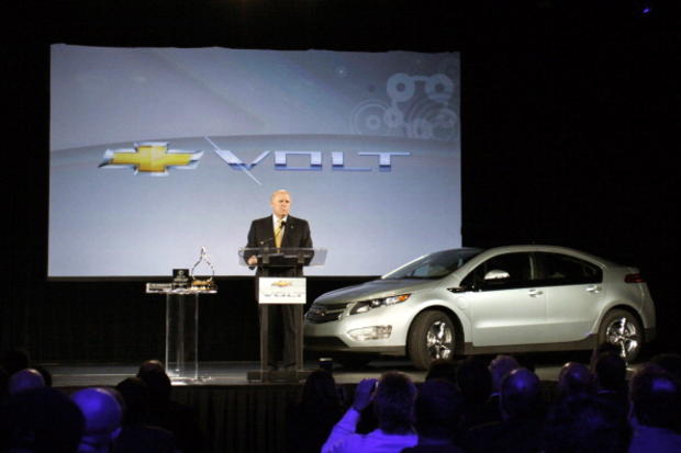 Chevrolet Rolls Out New Volt Hybrid At Detroit Factory 