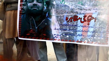 Pakistan Extremists Rally Mumtaz Qadri 