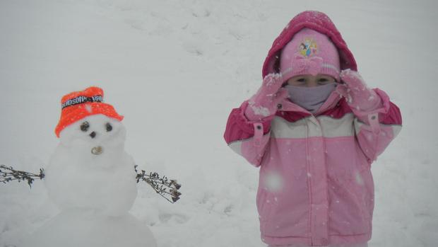 abis-first-snowman.jpg 