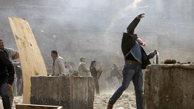 Egyptian anti-government demonstrators battle pro-government opponents  