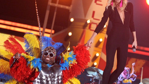 LOS ANGELES, CA - FEBRUARY 13: Singers Cee Lo Green (L) and Gwyneth Paltrow perform onstage during The 53rd Annual GRAMMY Awards held at Staples Center on February 13, 2011 in Los Angeles, California. (Photo by Kevin Winter/Getty Images 