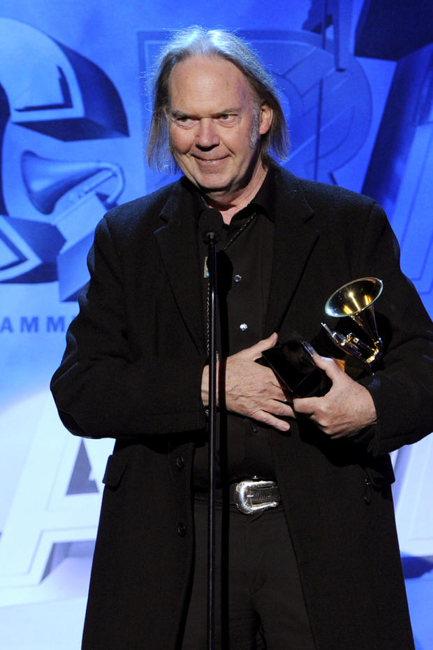 neil-young-109058282.jpg 