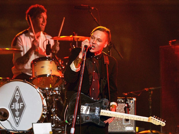 Arcade Fire rocks 2011 Grammy Awards.