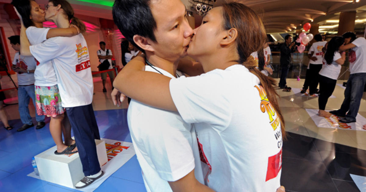 Stationary Inn accumulate Longest Kiss in History: 46-Hour Thai Smooch - CBS News