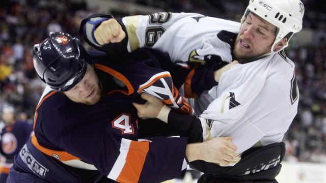 hockey-fight.jpg 