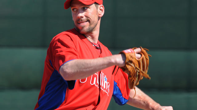 Cliff Lee to sign with Phillies, spurning Yankees deal
