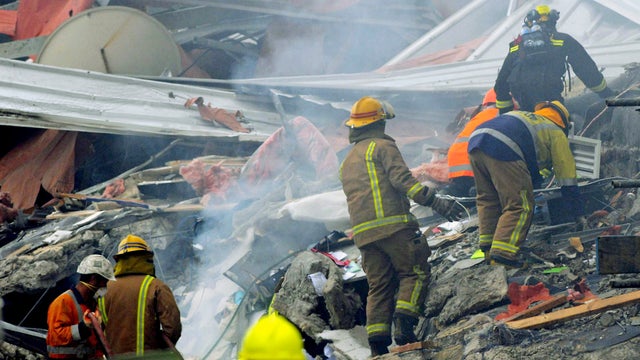 Rescuers search for quake victims 