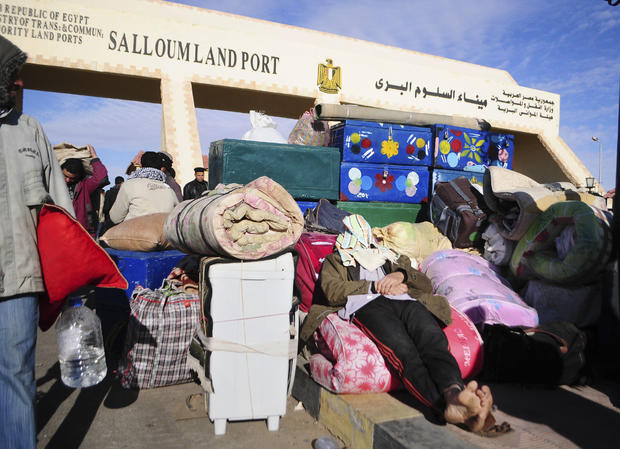 Foreigners flee Libya 