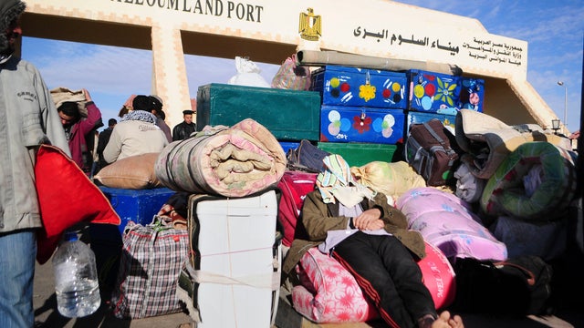 Foreigners flee Libya 