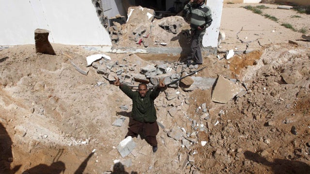 Libya rebel stronghold bombed 
