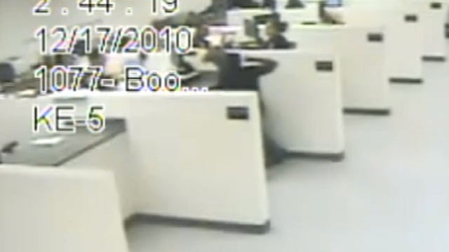 Female prison guard beats suspect caught on tape (VIDEO) 