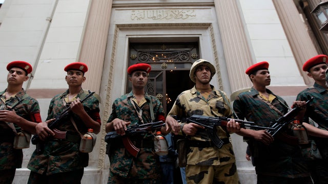 Army soldiers guard Egypt stock exchange after its re-opening 