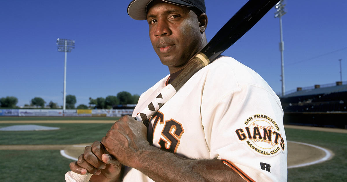 Barry Bonds in action during the 2004 All Star Home Run Derby at News  Photo - Getty Images