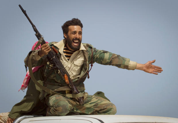 A Libyan rebel urges people to leave 