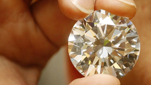 Thieves steal diamonds at swiss fair, worth millions 